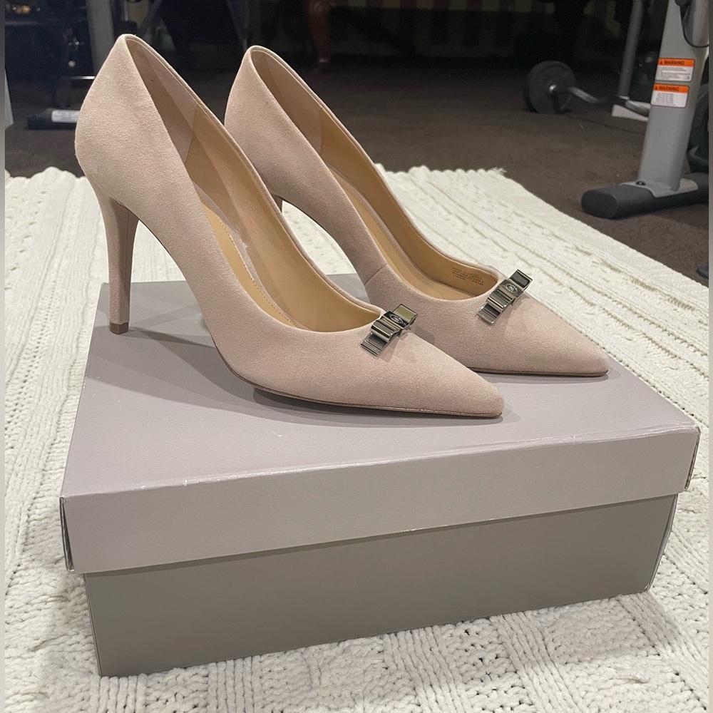 Michael Kors Vivienne Suede Pumps